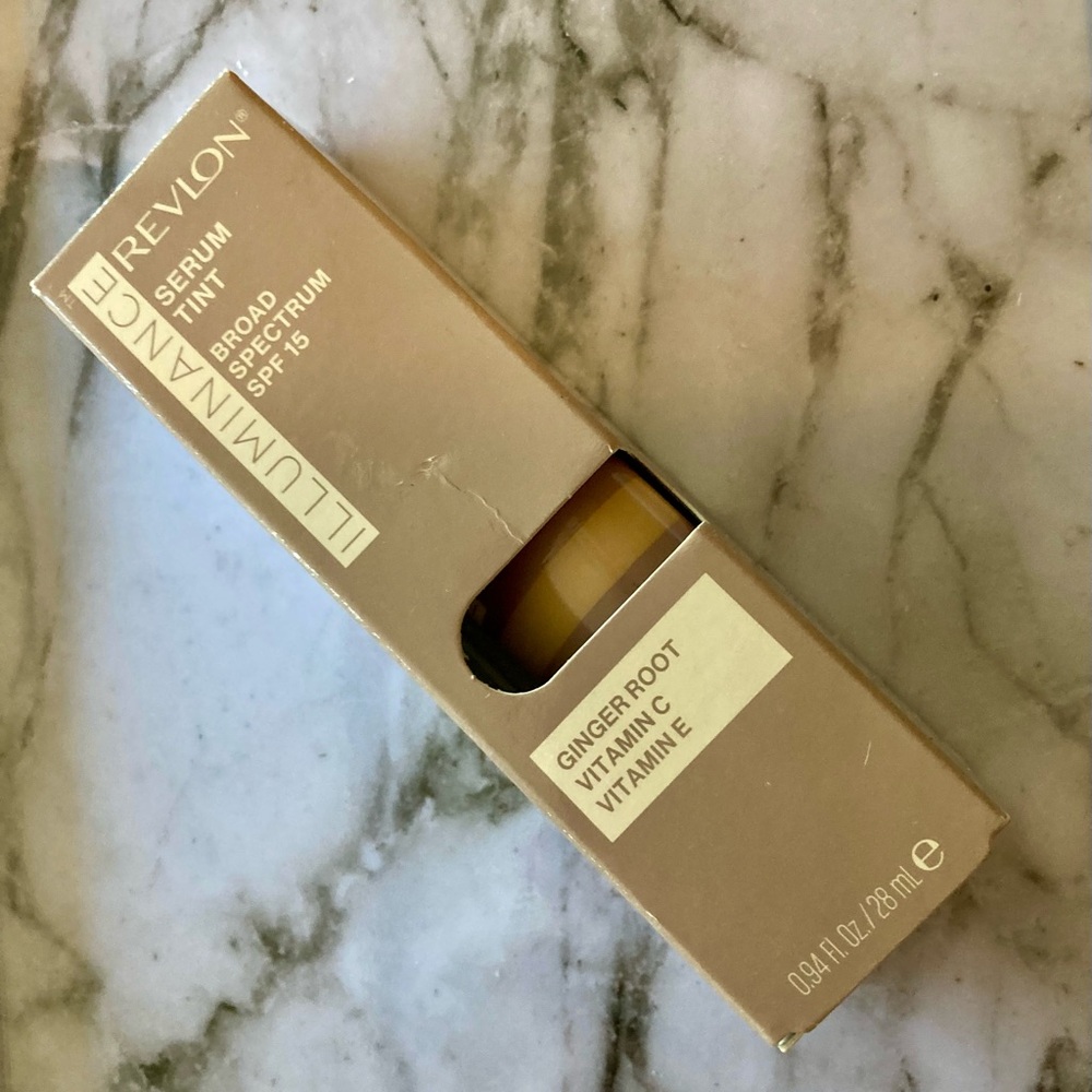 REVLON SERUM TINT SHADE 117 Light Beige
BROAD SPECTRUM SPF 15